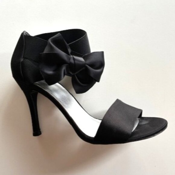 Stuart Weitzman Black Satin Bow Sandal with Elastic Bands | 4" Heel | Size 8.5 - Picture 14 of 16